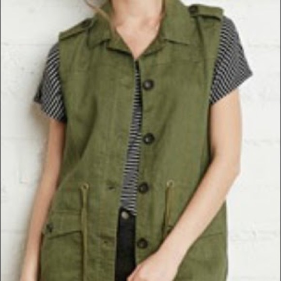 Forever 21 Jackets & Blazers - Forever 21 Army Green Vest - like new!